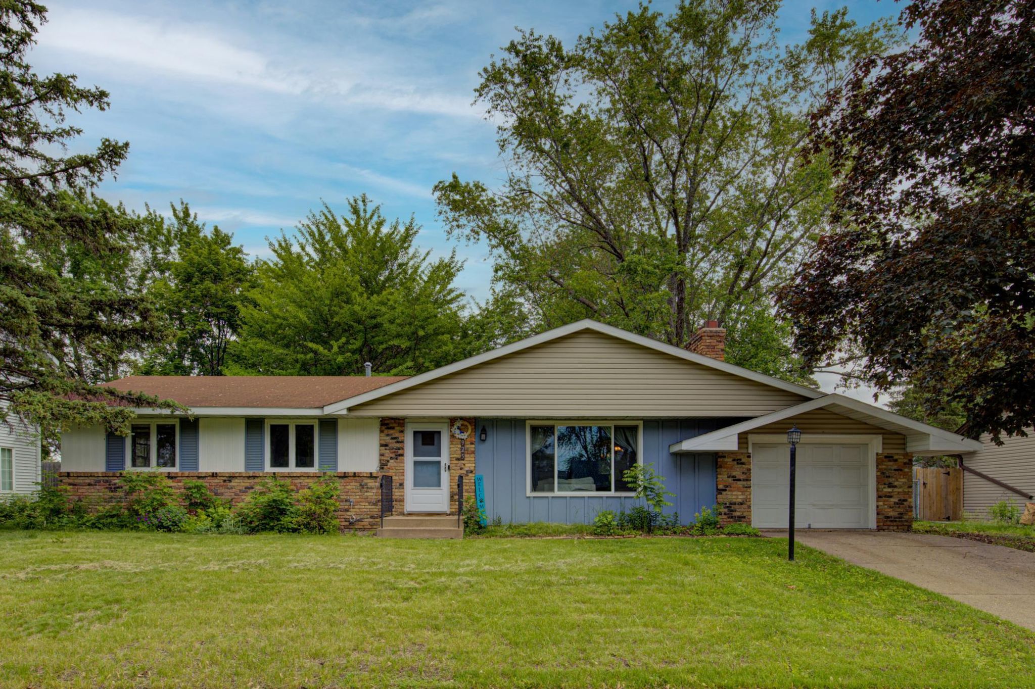 925 Duchess Lane